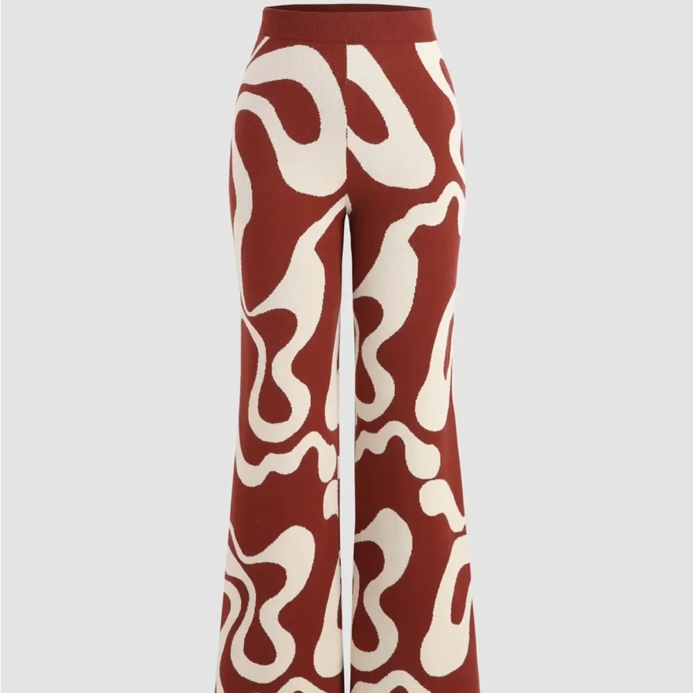 High quality 2 piece knit pants set. Top and bottom. Never worn. - Picture 2 of 2